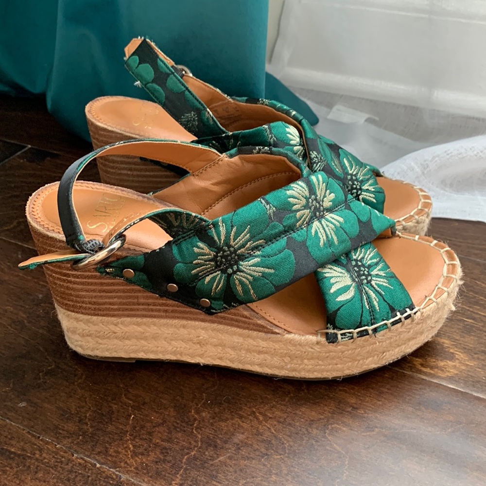 💚Franco Sarto Green Patterned Platform Wedge Heels